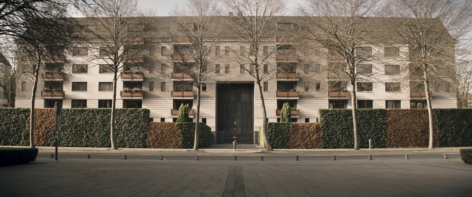 Fassade eines gepflegten Wohnhauses